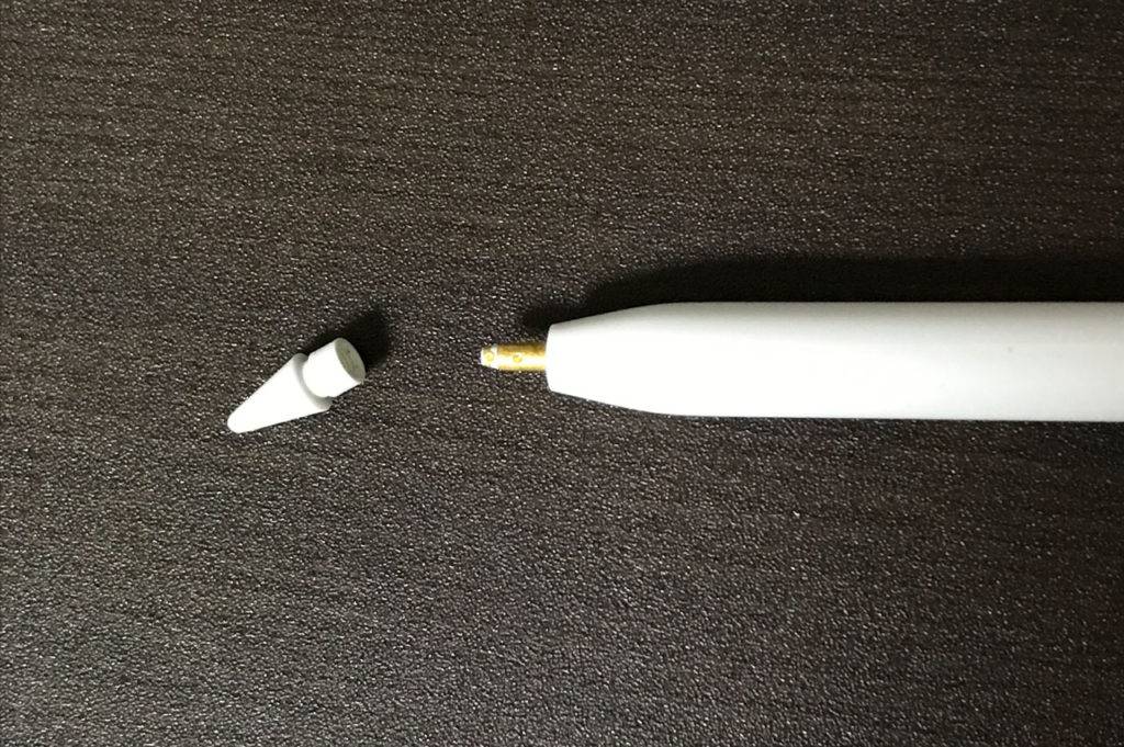 Apple Pencil（アップルペンシル）の先は取り外し式になっている。