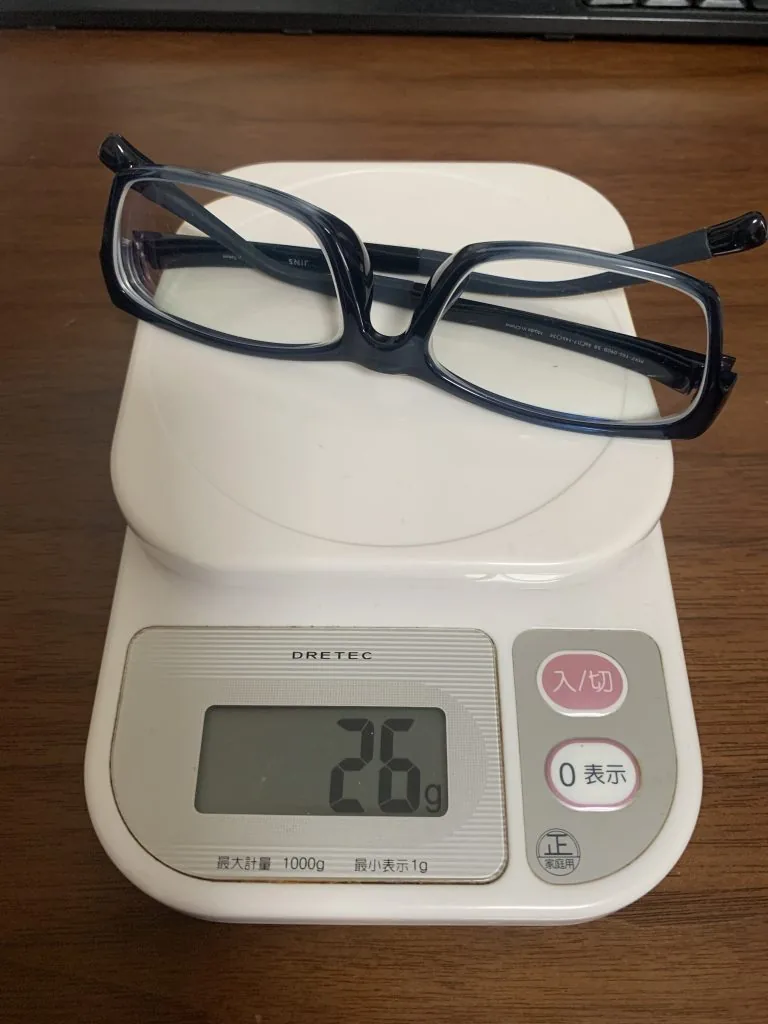 JINZ眼鏡はキズがつきやすく重かった。