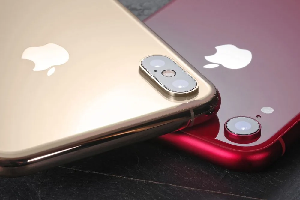 iPhoneXsとiPhoneXRを本体の質感・素材感で比較。<